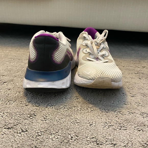 Nike Renew Run Platinum Tint/Vivid Purple/White/Pink | Size: 9 - Picture 5 of 8